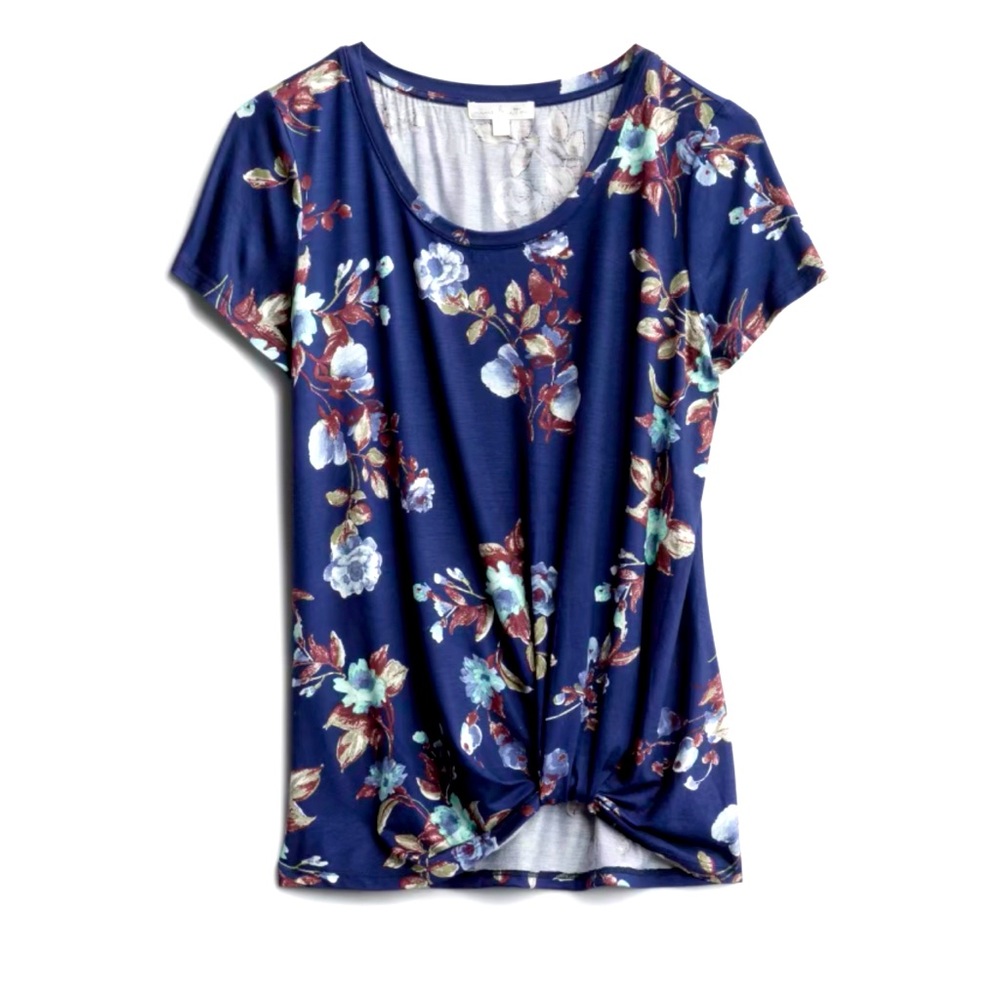 NWT Summer knot-style tshirt